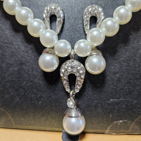 Monet Simulated Pearl and Crystal Necklace Choker Earring Set NIB - Picture 1 of 15